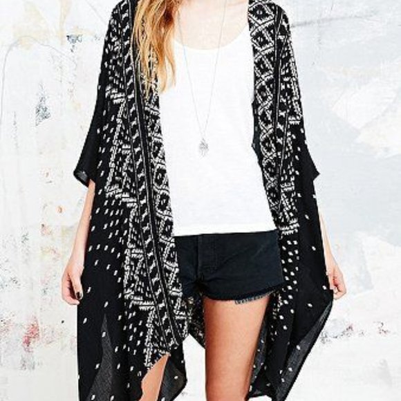 100% Rayon Crinkle Square Kimono Jacket - Urban Outfitters Brand (Ecote) - O/S - Picture 1 of 11